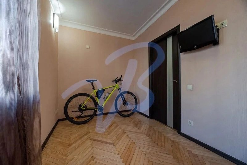 Продаж квартири. 2 кімнати, 45 m², 5 поверх/5 поверхів. 7, Старокиївська 7, Київ. 