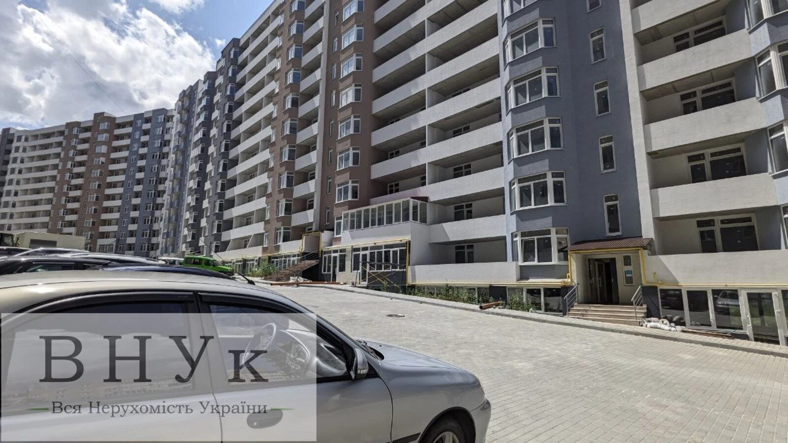 Продаж квартири 1 кімната, 481 m², 2 пов./12 поверхів. Київська вул., Тернопіль. 