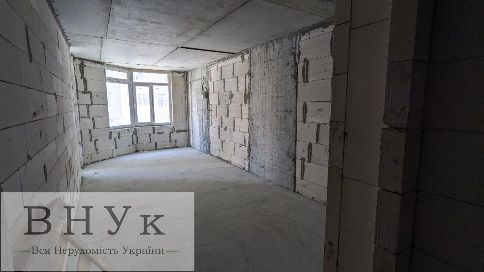 Продаж квартири 1 кімната, 481 m², 2 пов./12 поверхів. Київська вул., Тернопіль. 