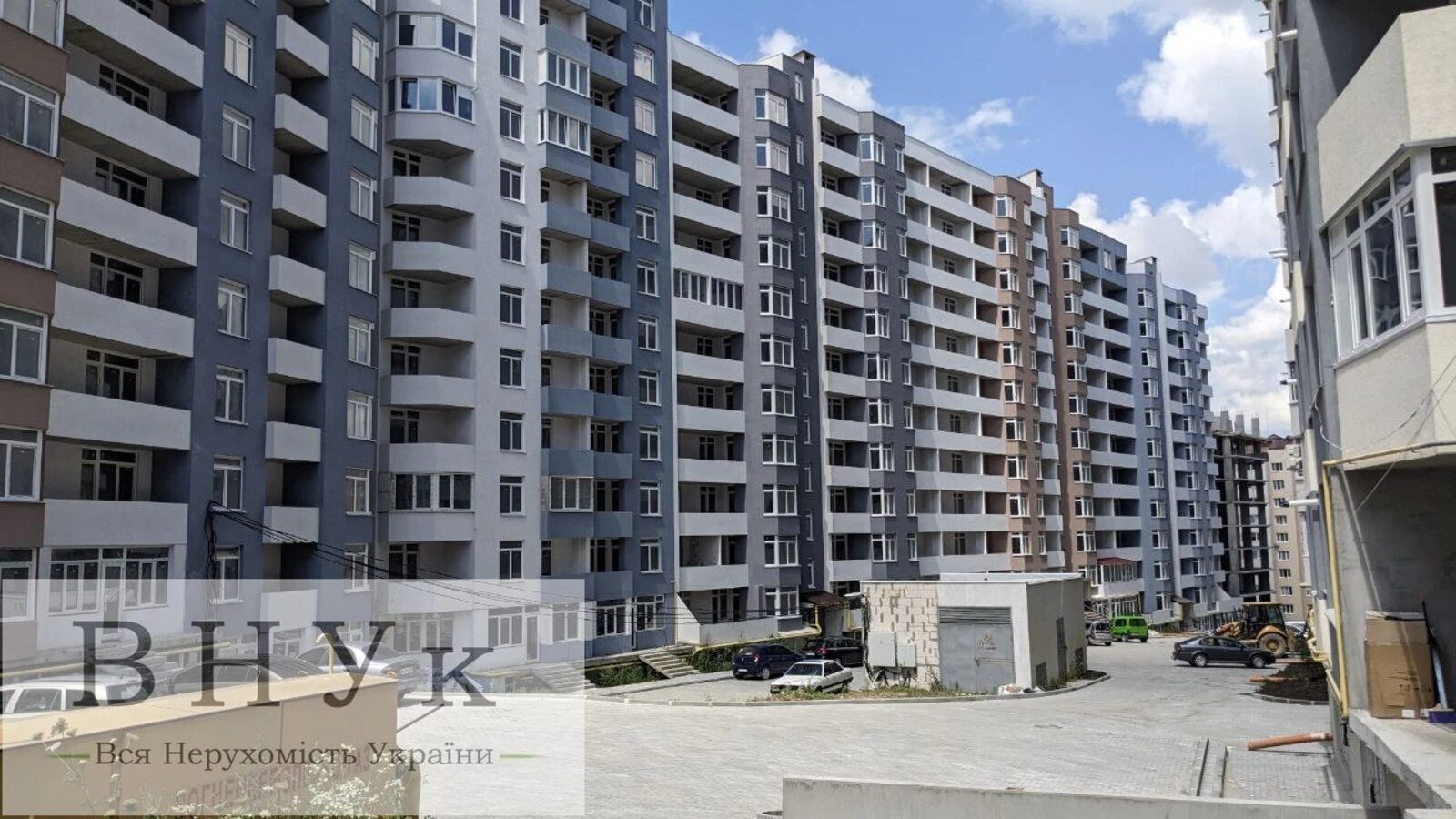 Продаж квартири 1 кімната, 481 m², 2 пов./12 поверхів. Київська вул., Тернопіль. 