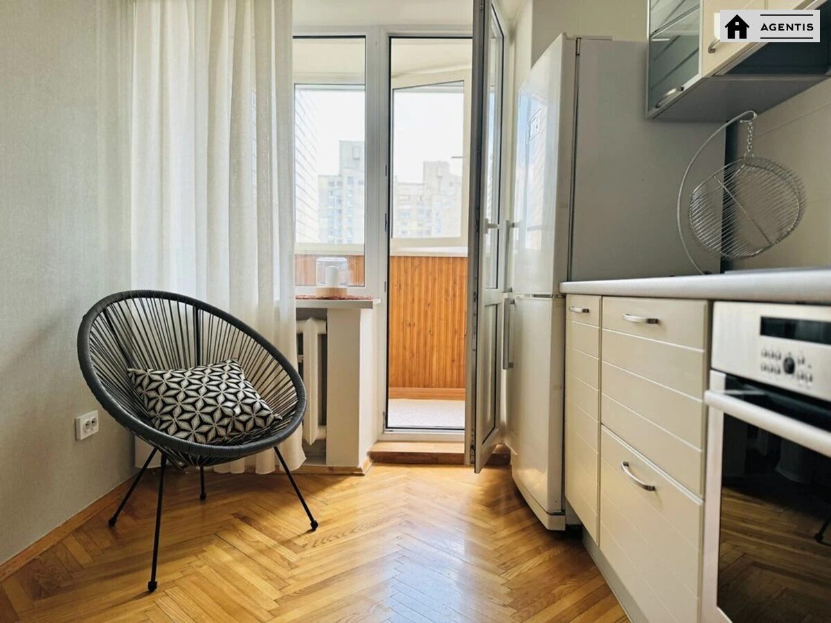 Apartment for rent. 2 rooms, 55 m², 8th floor/11 floors. 14, Laboratorna 14, Kyiv. 