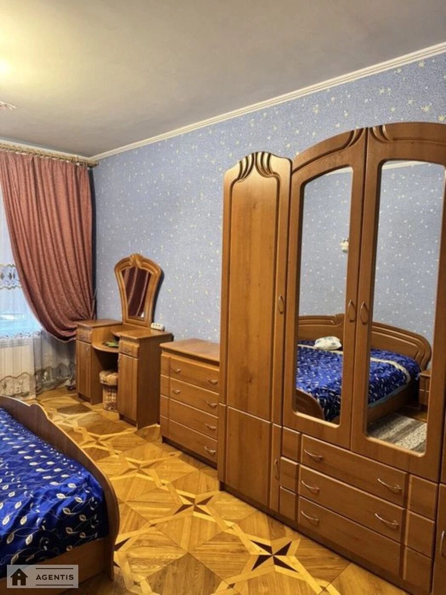 Сдам квартиру. 4 rooms, 100 m², 14 floor/16 floors. Володимира Висоцького бульв., Киев. 
