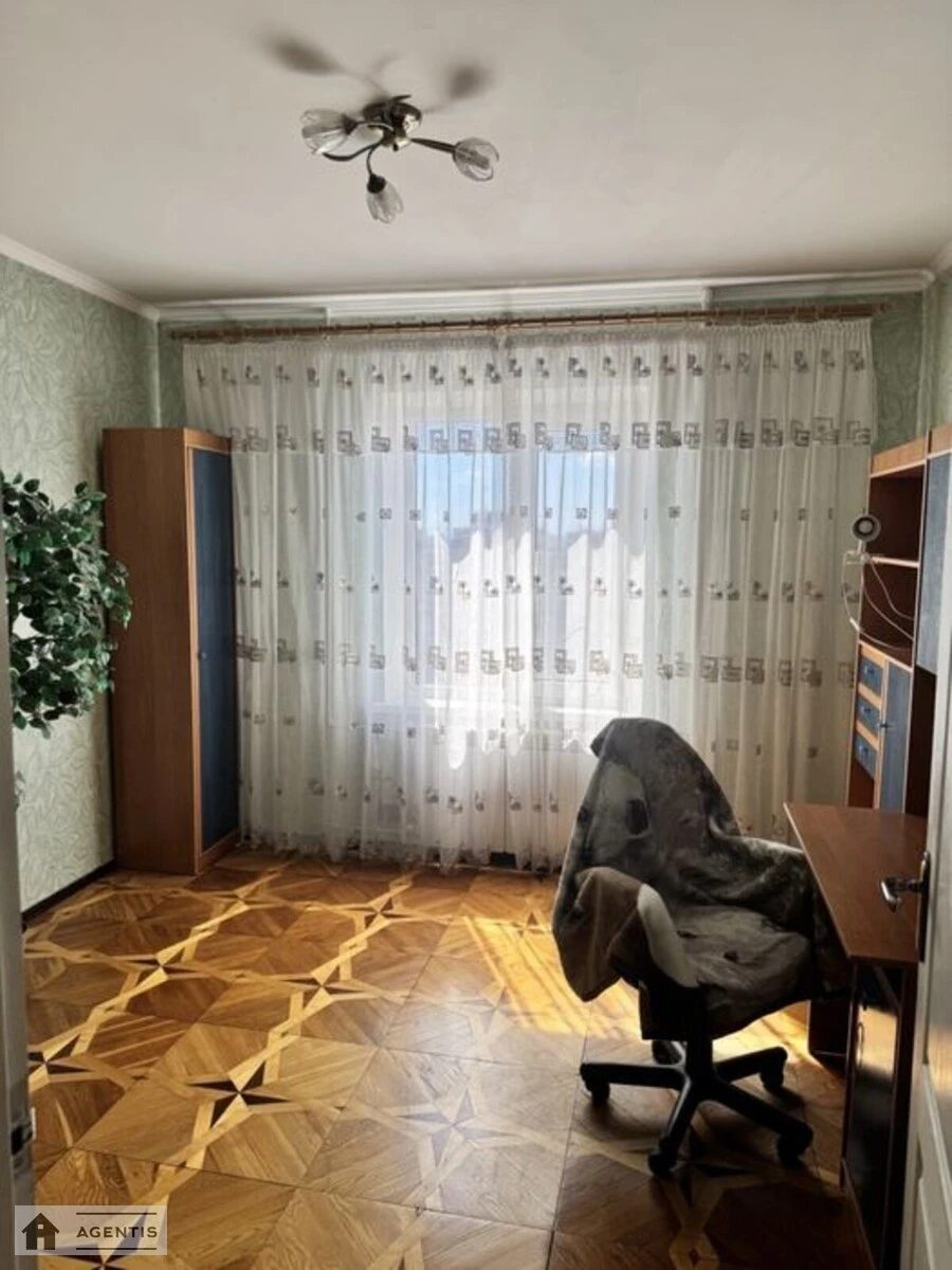 Apartment for rent. 4 rooms, 100 m², 14 floor/16 floors. Volodymyra Vysotskoho bulv., Kyiv. 
