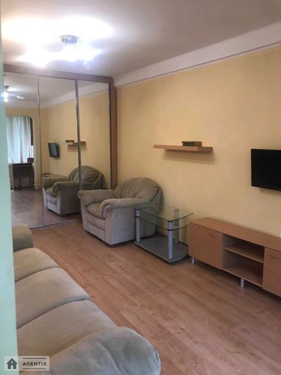 Сдам квартиру. 1 room, 33 m², 1st floor/9 floors. 4, Никольско-Слободская 4, Киев. 