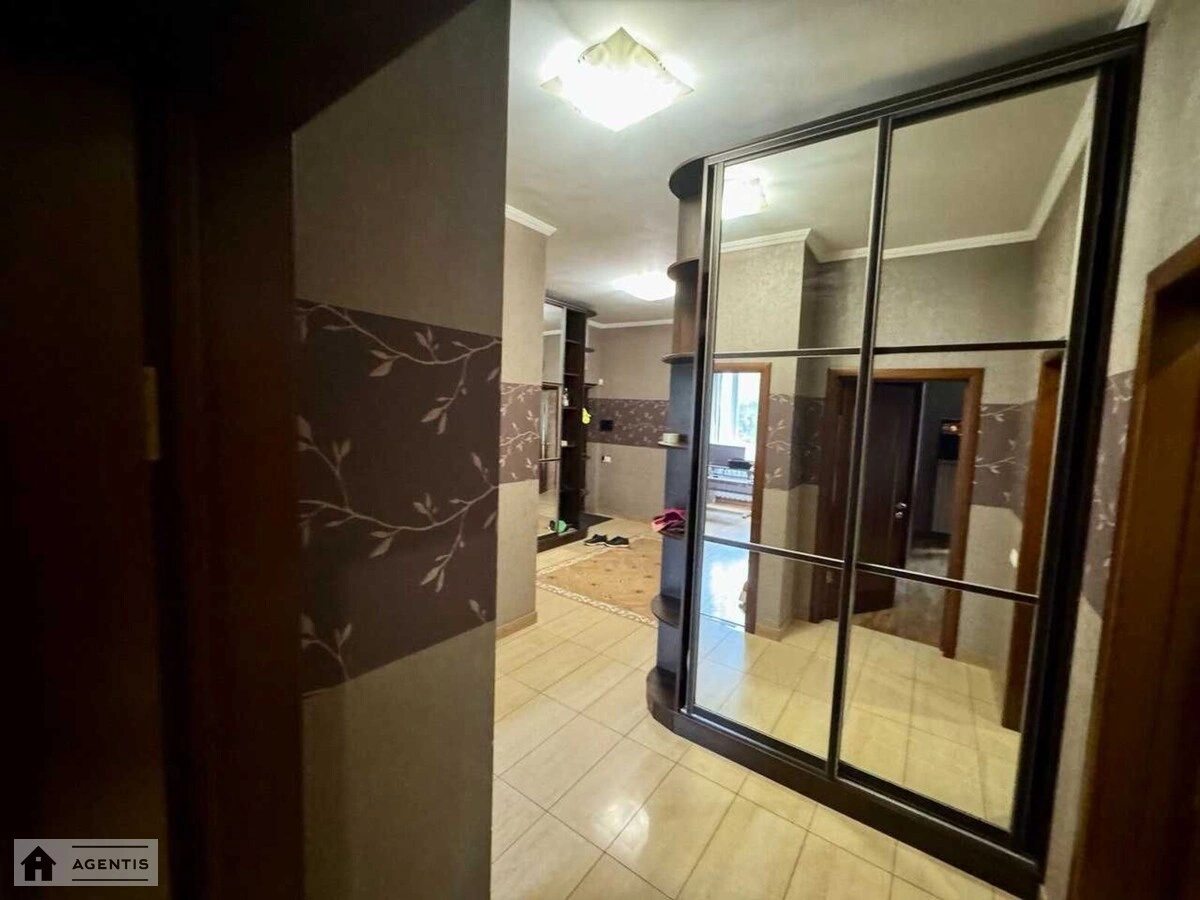 Apartment for rent. 3 rooms, 117 m², 3rd floor/9 floors. 46, Knyaziv Ostrozkykh vul. Moskovska, Kyiv. 