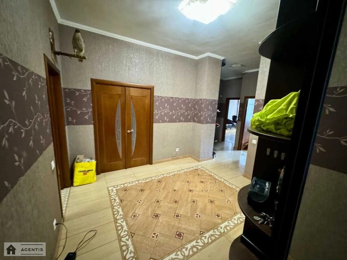 Apartment for rent. 3 rooms, 117 m², 3rd floor/9 floors. 46, Knyaziv Ostrozkykh vul. Moskovska, Kyiv. 