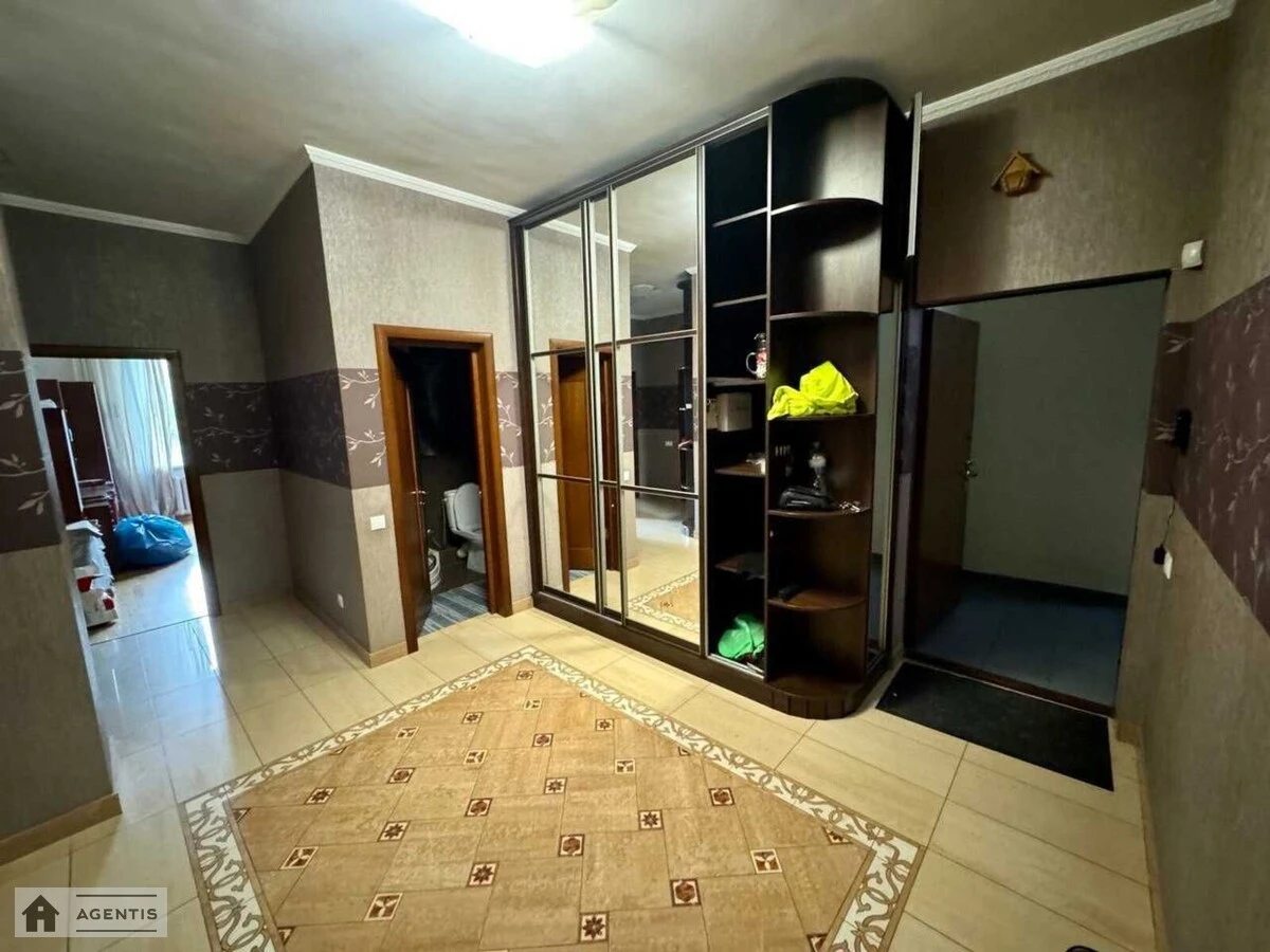Apartment for rent. 3 rooms, 117 m², 3rd floor/9 floors. 46, Knyaziv Ostrozkykh vul. Moskovska, Kyiv. 