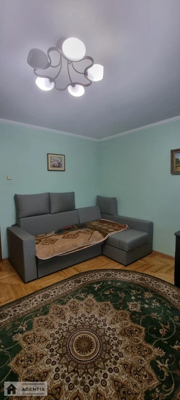 Apartment for rent. 2 rooms, 65 m², 3rd floor/4 floors. Oleksandra Popova vul., Kyiv. 