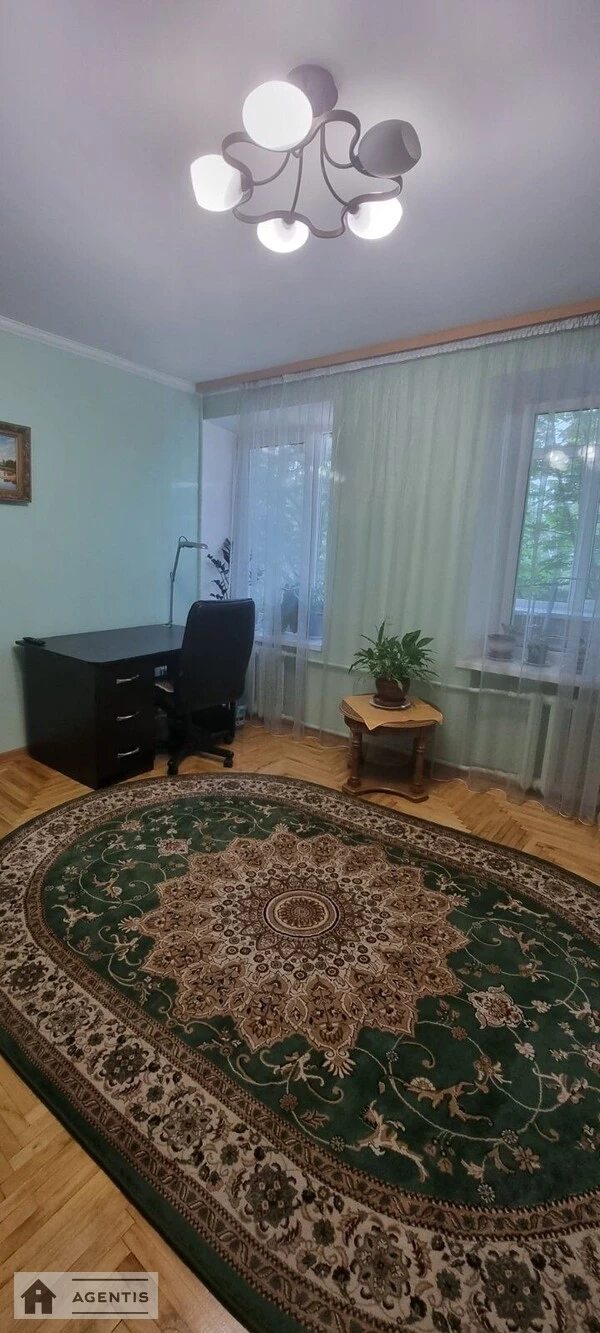 Apartment for rent. 2 rooms, 65 m², 3rd floor/4 floors. Oleksandra Popova vul., Kyiv. 