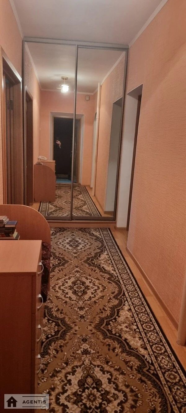Сдам квартиру. 2 rooms, 65 m², 3rd floor/4 floors. Олександра Попова вул., Киев. 