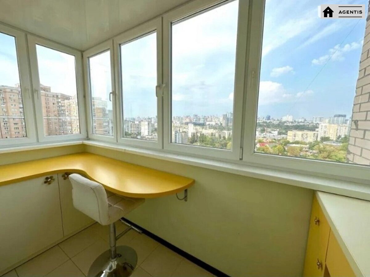 Apartment for rent. 2 rooms, 86 m², 17 floor/25 floors. 13, Golosiyivska 13, Kyiv. 