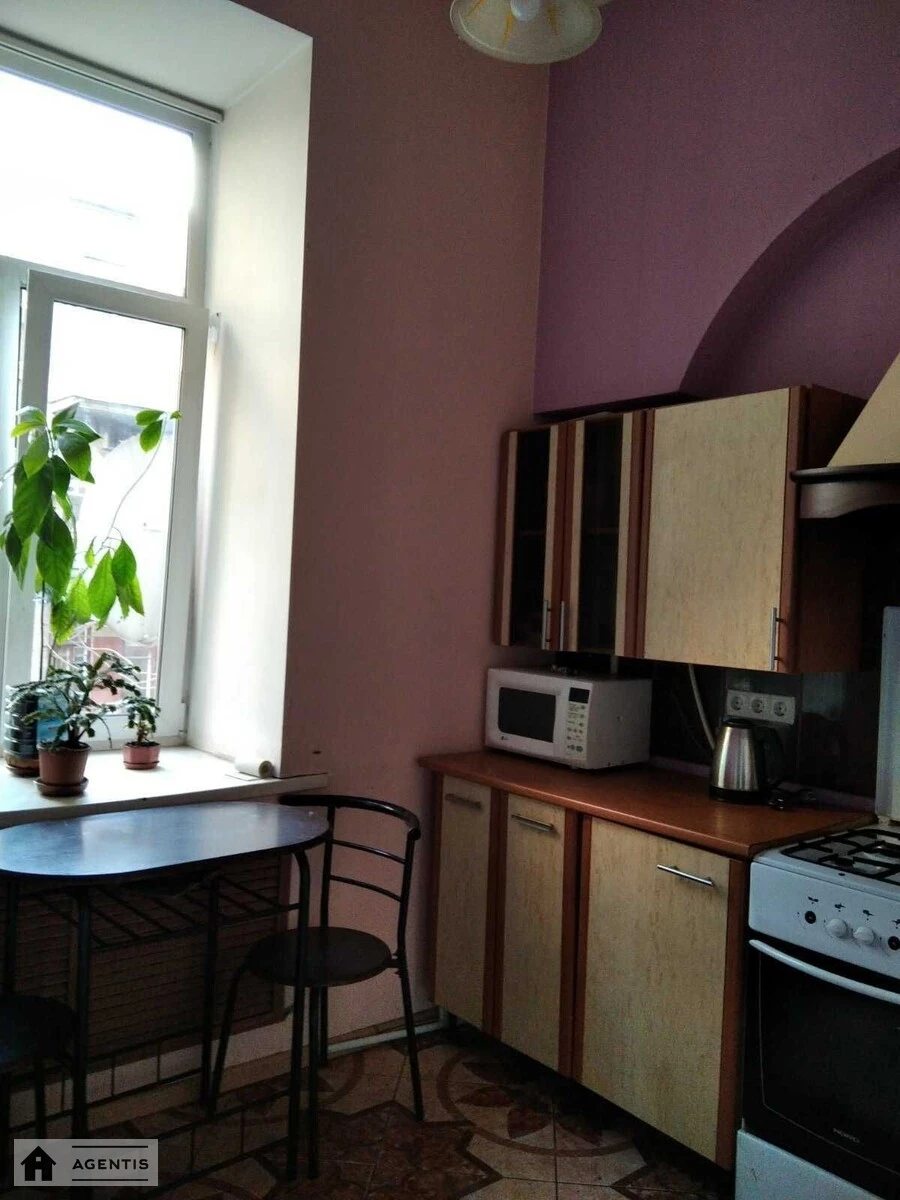 Сдам квартиру. 1 room, 42 m², 2nd floor/4 floors. Саксаганского, Киев. 