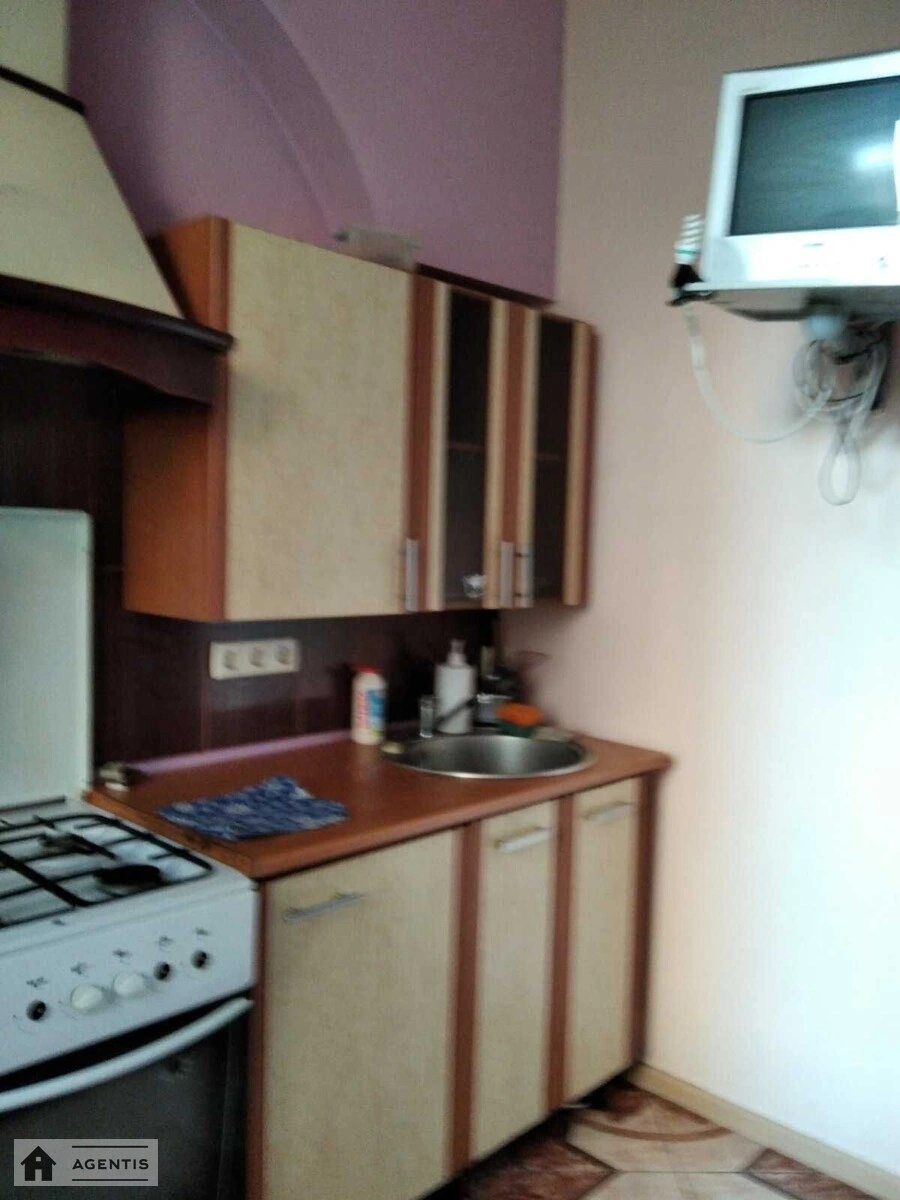 Здам квартиру. 1 room, 42 m², 2nd floor/4 floors. Саксаганського, Київ. 