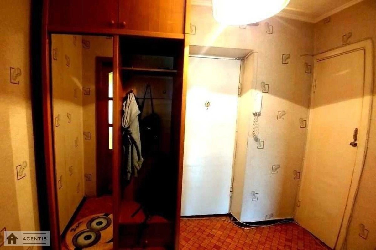 Сдам квартиру. 1 room, 40 m², 6th floor/9 floors. Верховинная, Киев. 