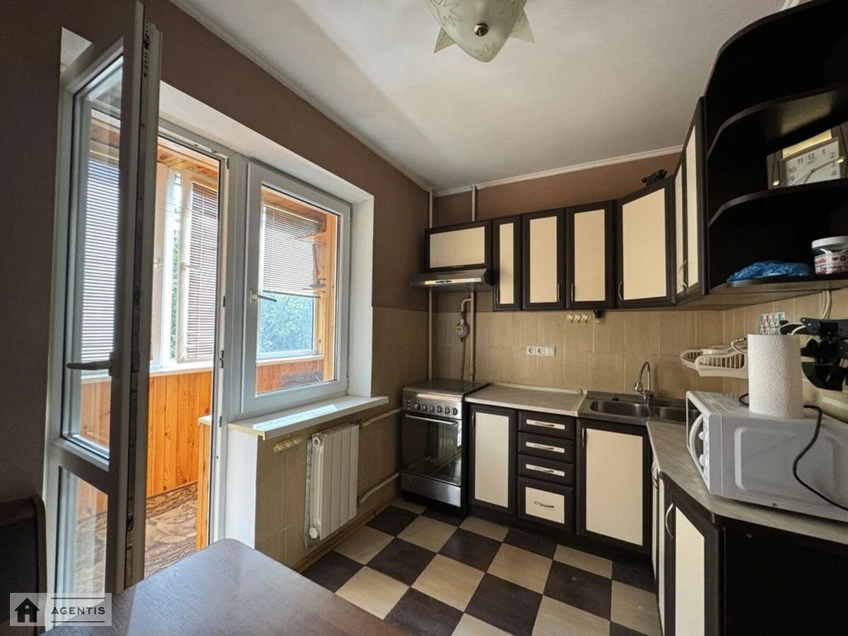 Apartment for rent. 1 room, 35 m², 3rd floor/9 floors. 36, Zhmerynska 36, Kyiv. 
