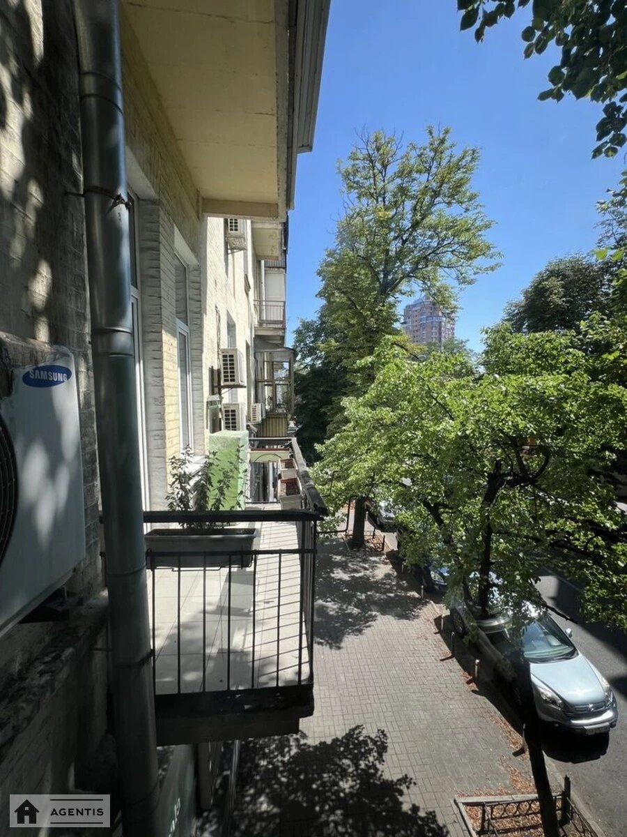 Apartment for rent. 1 room, 40 m², 2nd floor/6 floors. Instytutska, Kyiv. 