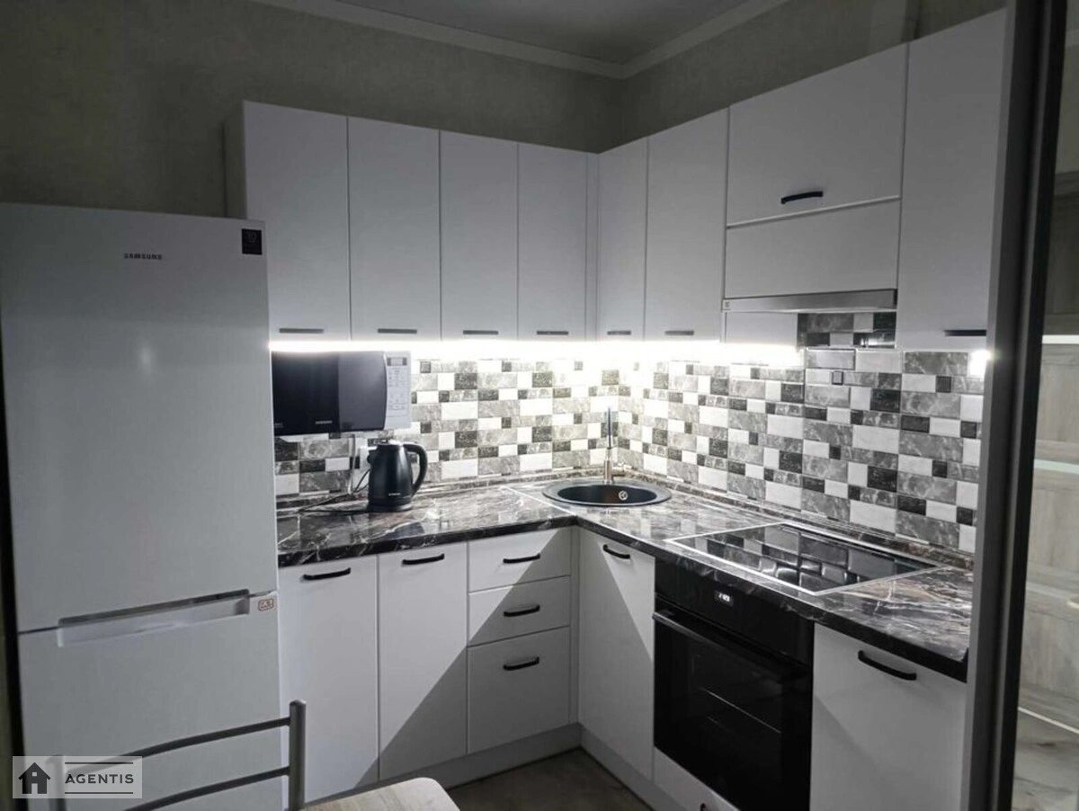 Apartment for rent. 2 rooms, 53 m², 18 floor/29 floors. 17, Kharkivske 17, Kyiv. 