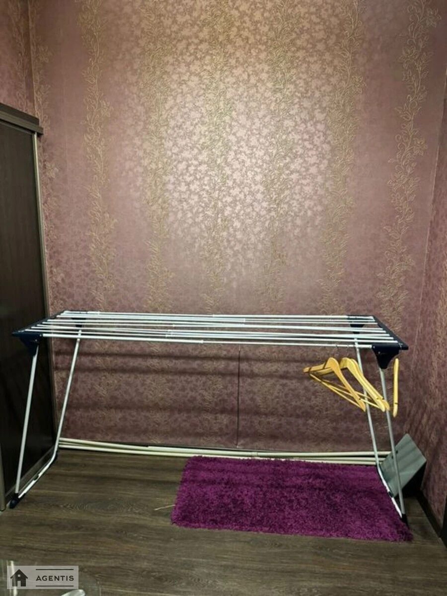 Сдам квартиру. 1 room, 50 m², 1st floor/3 floors. 1, Миколи Василенка вул., Киев. 