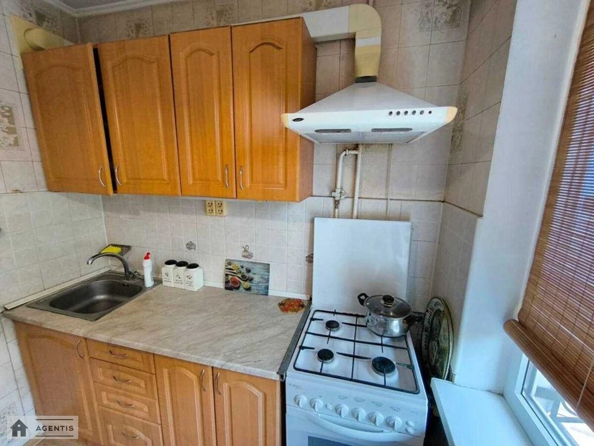 Apartment for rent. 1 room, 34 m², 2nd floor/9 floors. 8, Oleksandra Arkhypenka vul. Mate Zalky, Kyiv. 