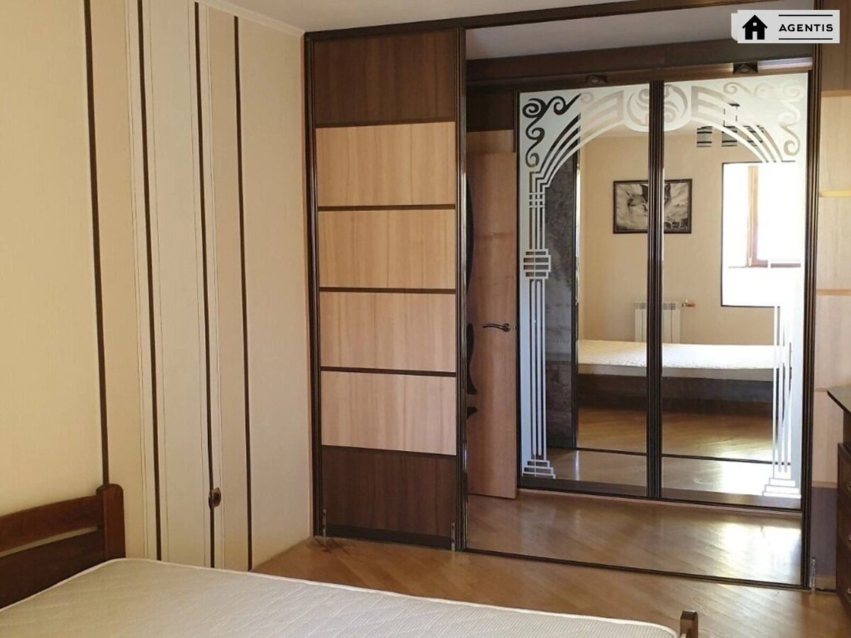 Apartment for rent. 2 rooms, 69 m², 18 floor/22 floors. 6, Onore de Balzaka vul., Kyiv. 