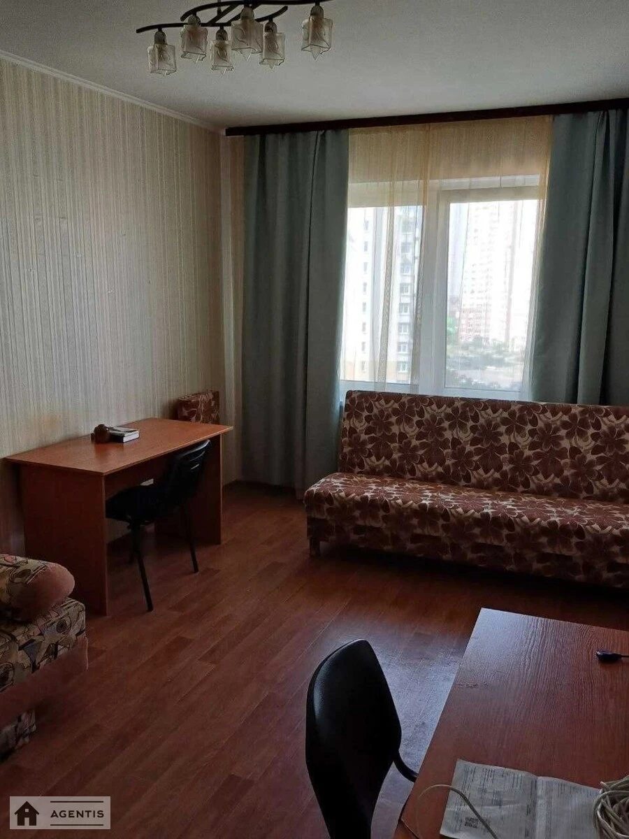 Apartment for rent. 3 rooms, 84 m², 10th floor/25 floors. Darnytskyy rayon, Kyiv. 