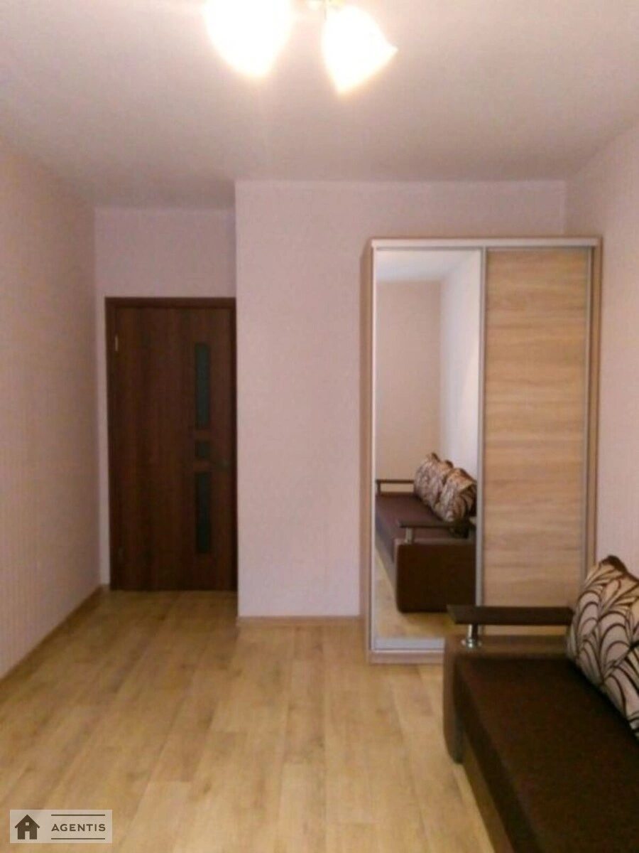 Сдам квартиру. 1 room, 38 m², 5th floor/19 floors. 41, Правды 41, Киев. 