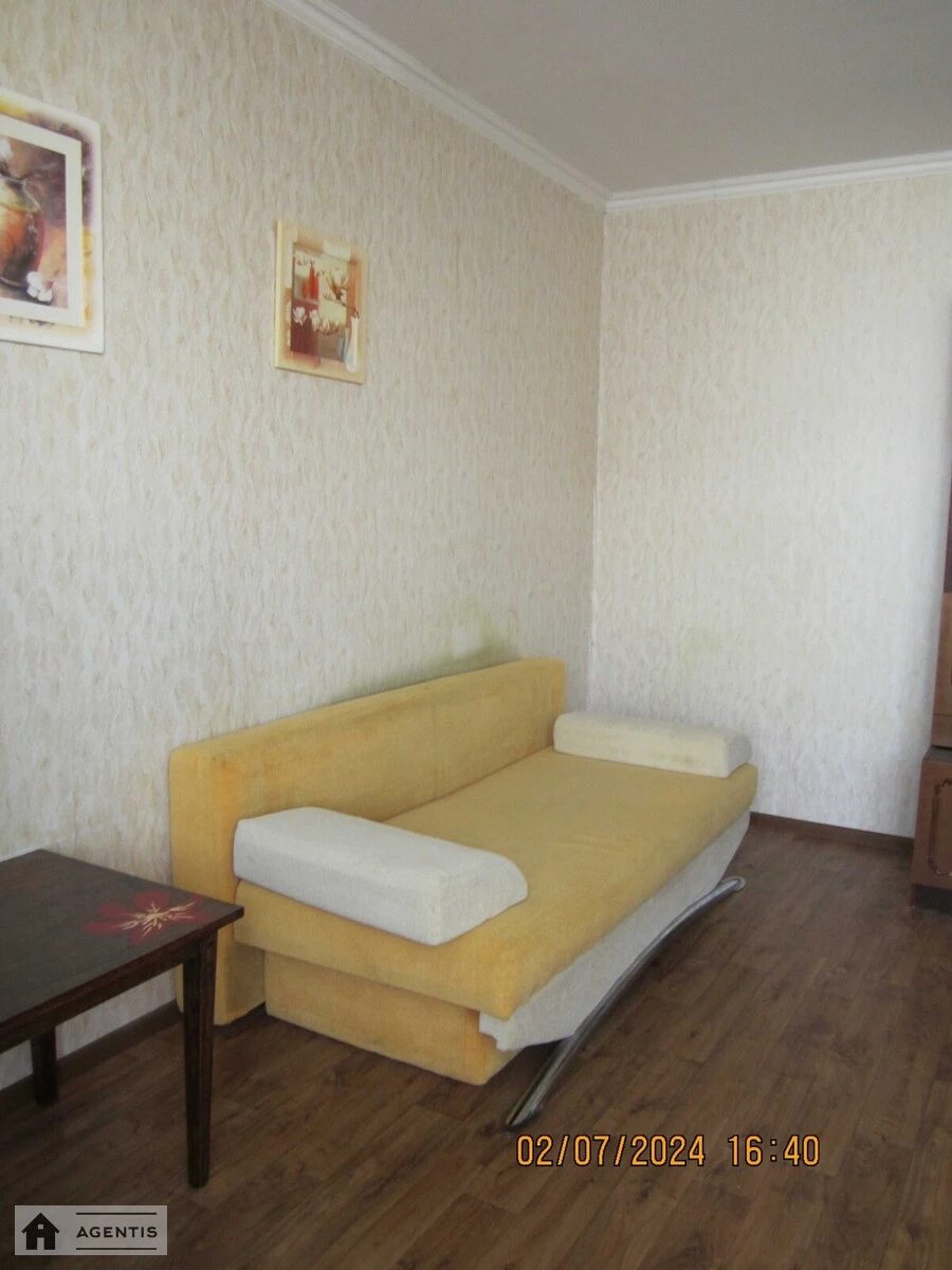 Apartment for rent. 1 room, 62 m², 3rd floor/24 floors. Boryspilska 4, Kyiv. 