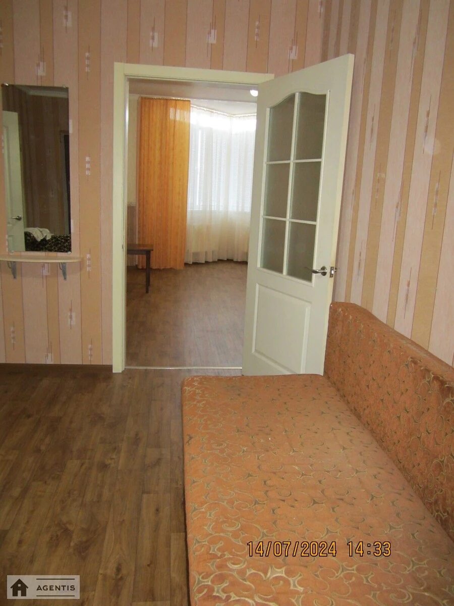 Сдам квартиру. 1 room, 62 m², 3rd floor/24 floors. Бориспольская 4, Киев. 