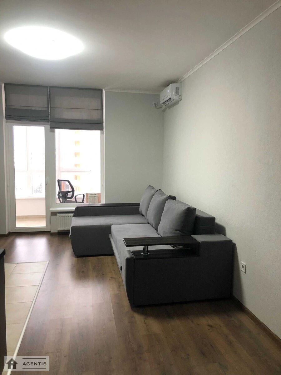 Apartment for rent. 1 room, 33 m², 8th floor/19 floors. Beresteyskyy prosp. Peremohy, Kyiv. 