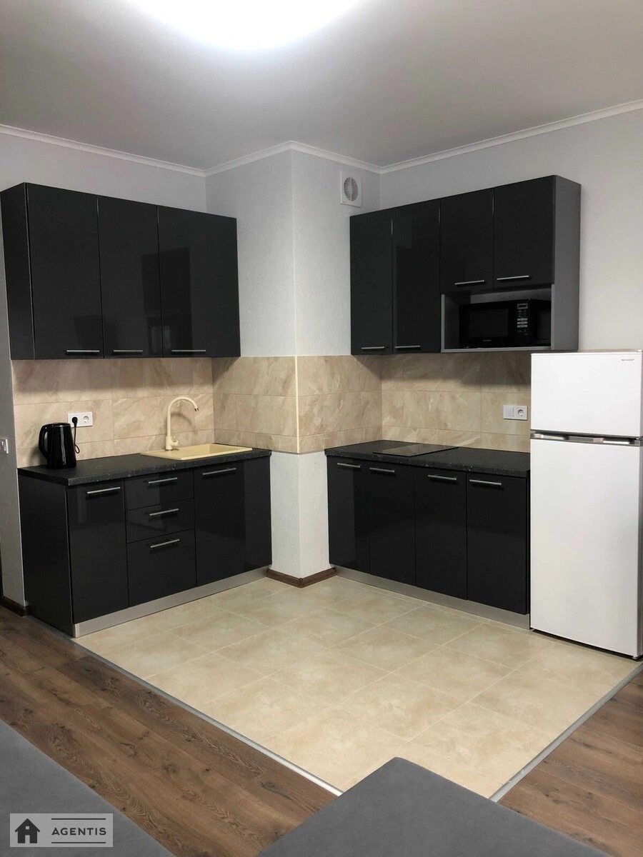 Apartment for rent. 1 room, 33 m², 8th floor/19 floors. Beresteyskyy prosp. Peremohy, Kyiv. 