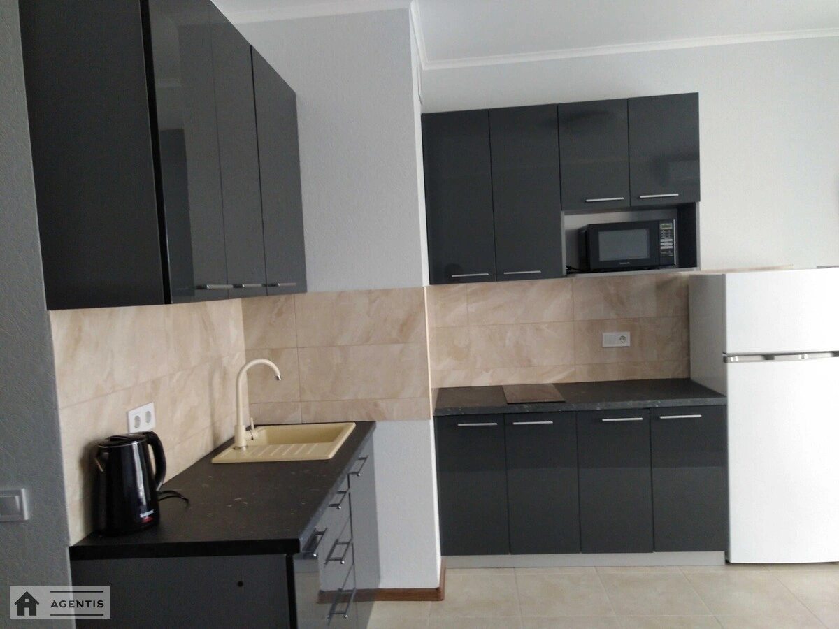 Apartment for rent. 1 room, 33 m², 8th floor/19 floors. Beresteyskyy prosp. Peremohy, Kyiv. 