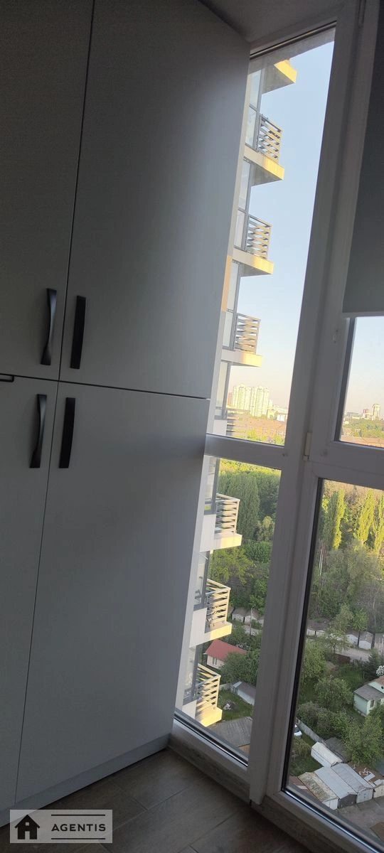 Apartment for rent. 2 rooms, 45 m², 21 floor/25 floors. 14, Nyzhnyokluchova 14, Kyiv. 