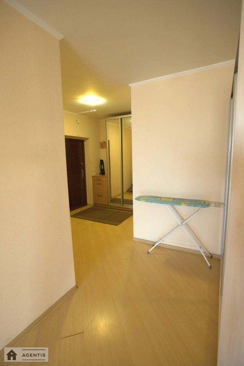 Apartment for rent. 1 room, 73 m², 17 floor/22 floors. 22, Saperno-Slobidska 22, Kyiv. 