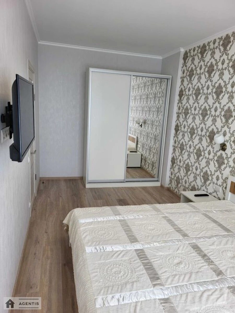 Apartment for rent. 1 room, 40 m², 17 floor/22 floors. 8, Brativ Chybinyeyevykh vul. Chernihivska, Kyiv. 
