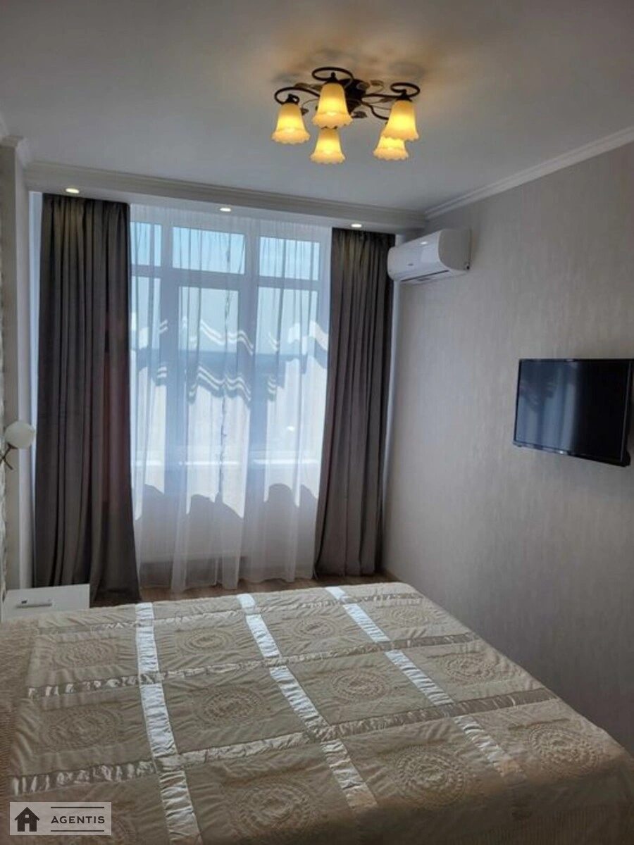 Apartment for rent. 1 room, 40 m², 17 floor/22 floors. 8, Brativ Chybinyeyevykh vul. Chernihivska, Kyiv. 