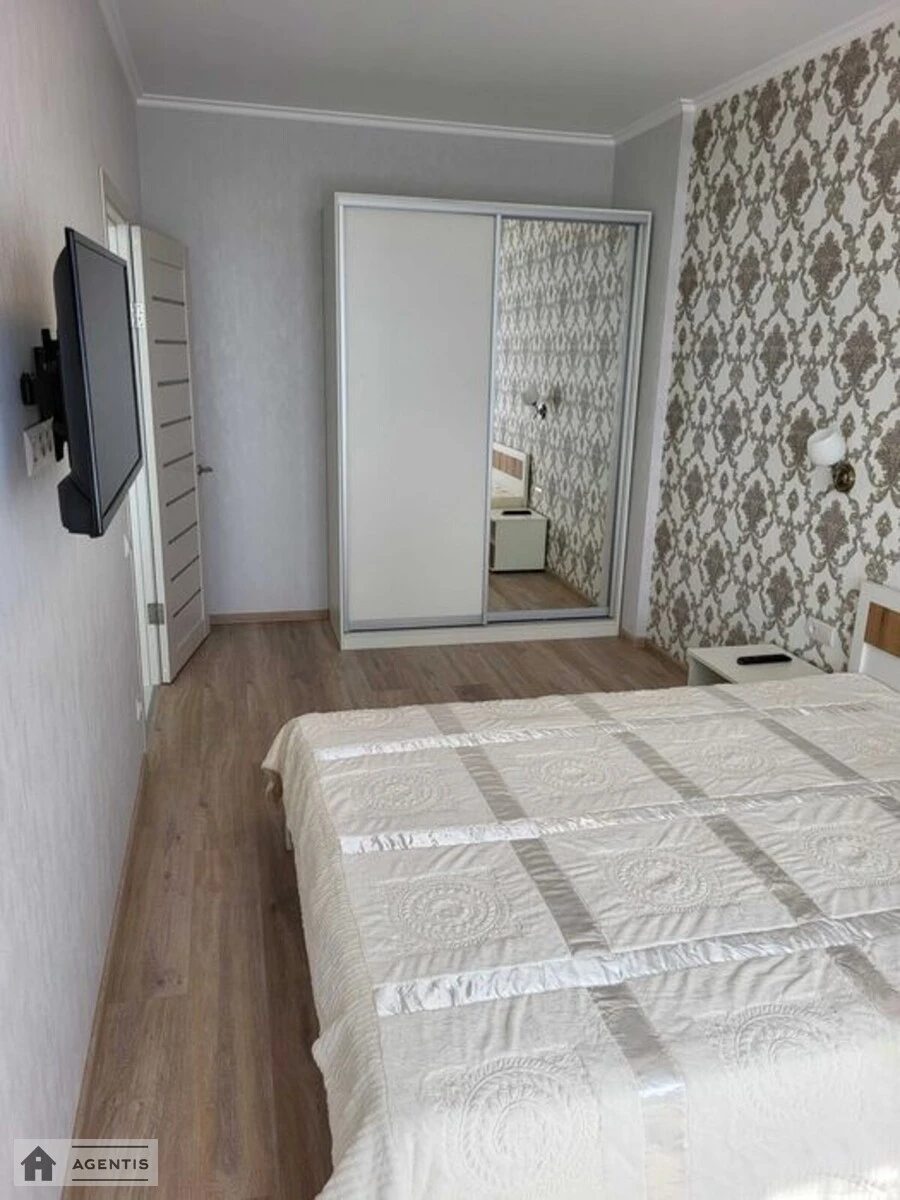 Apartment for rent. 1 room, 40 m², 17 floor/22 floors. 8, Brativ Chybinyeyevykh vul. Chernihivska, Kyiv. 