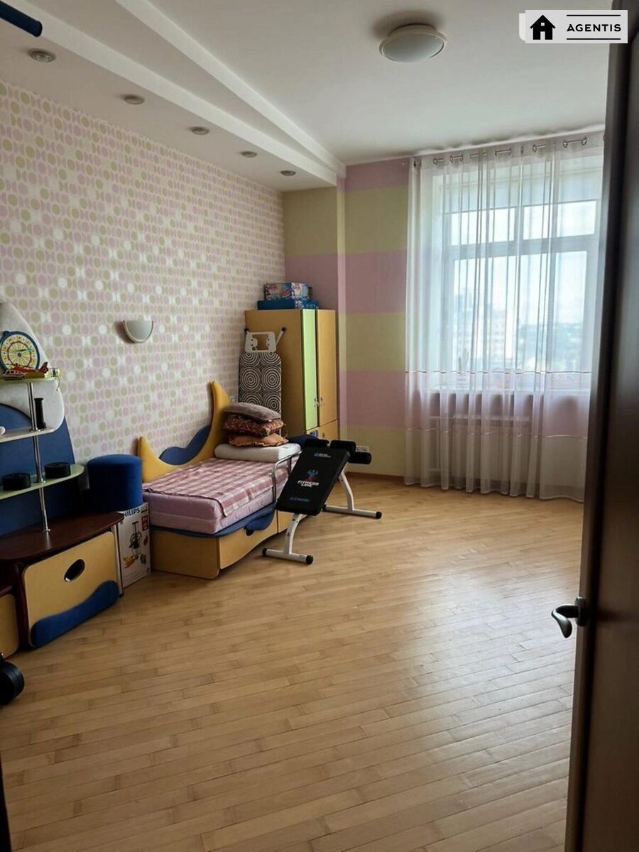 Сдам квартиру. 3 rooms, 105 m², 9th floor/15 floors. 7, Святослава Хороброго вул. (Народного ополчення), Киев. 