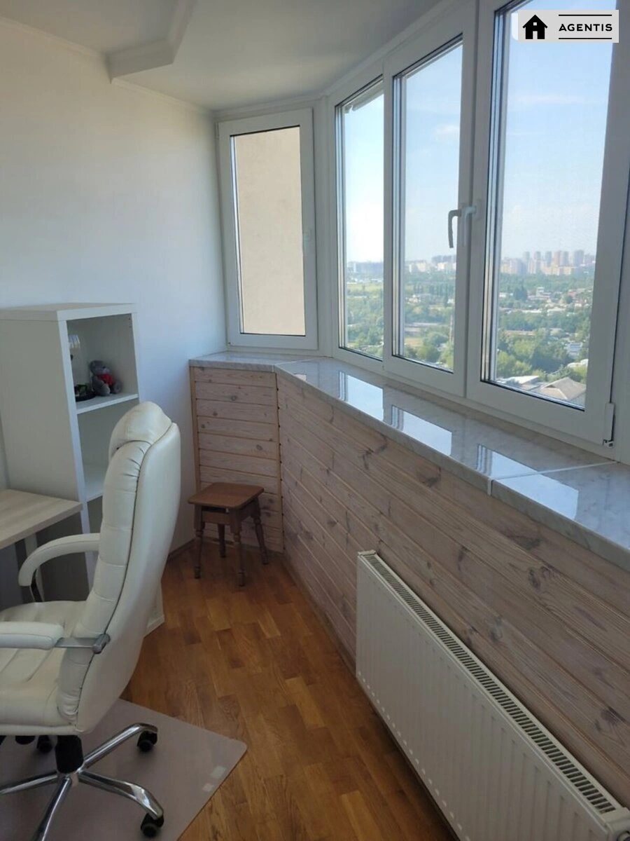 Apartment for rent. 2 rooms, 55 m², 17 floor/23 floors. 3, Mykhayla Maksymovycha vul. Onufriya Trutenka, Kyiv. 