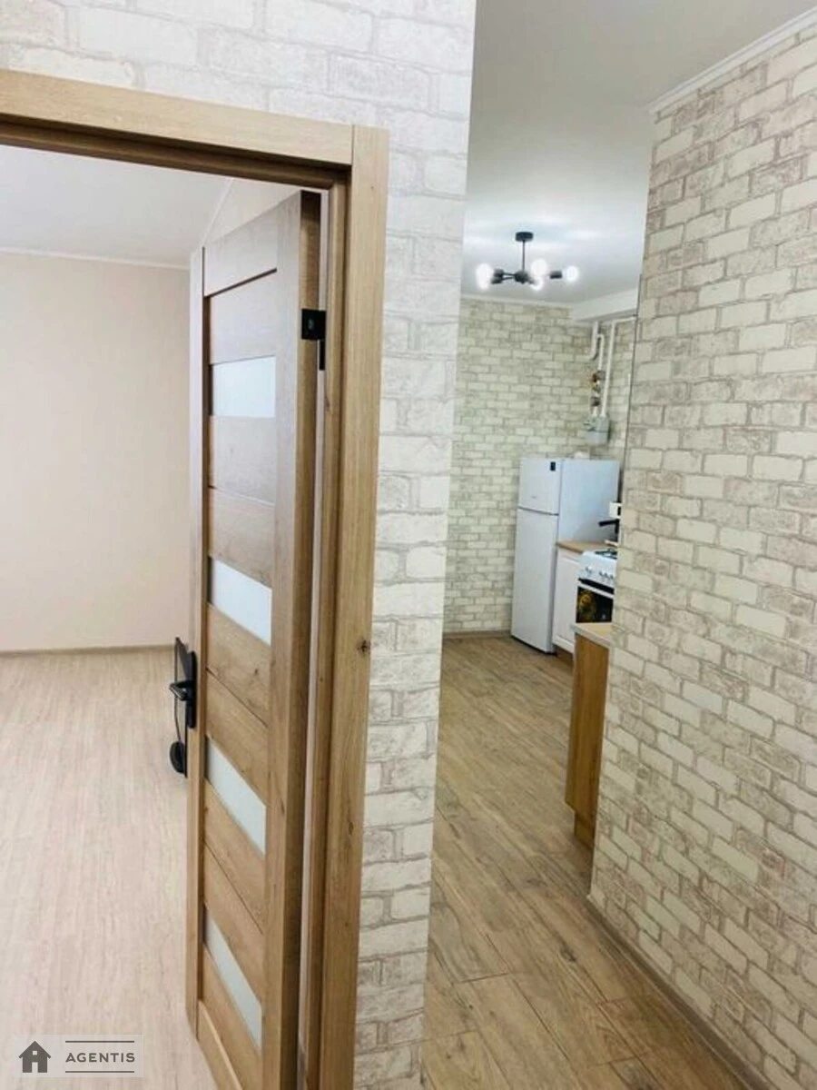 Сдам квартиру. 1 room, 40 m², 1st floor/7 floors. 1, Академіка Лебедєва вул., Киев. 