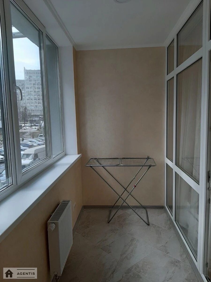 Apartment for rent. 1 room, 45 m², 2nd floor/25 floors. Yevhena Sverstyuka vul. Maryny Raskovoyi, Kyiv. 