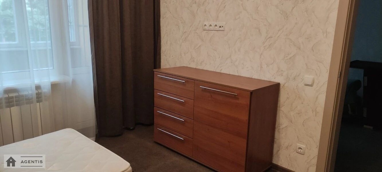 Apartment for rent. 3 rooms, 72 m², 1st floor/9 floors. Revutckogo, Kyiv. 