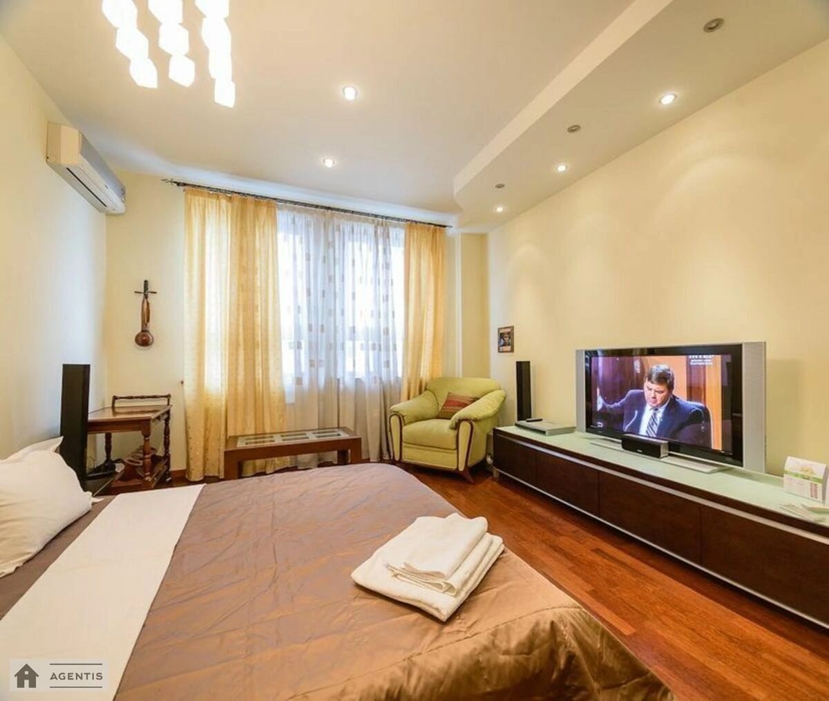 Apartment for rent. 3 rooms, 78 m², 11 floor/20 floors. 44, Shota Rustaveli vul., Kyiv. 