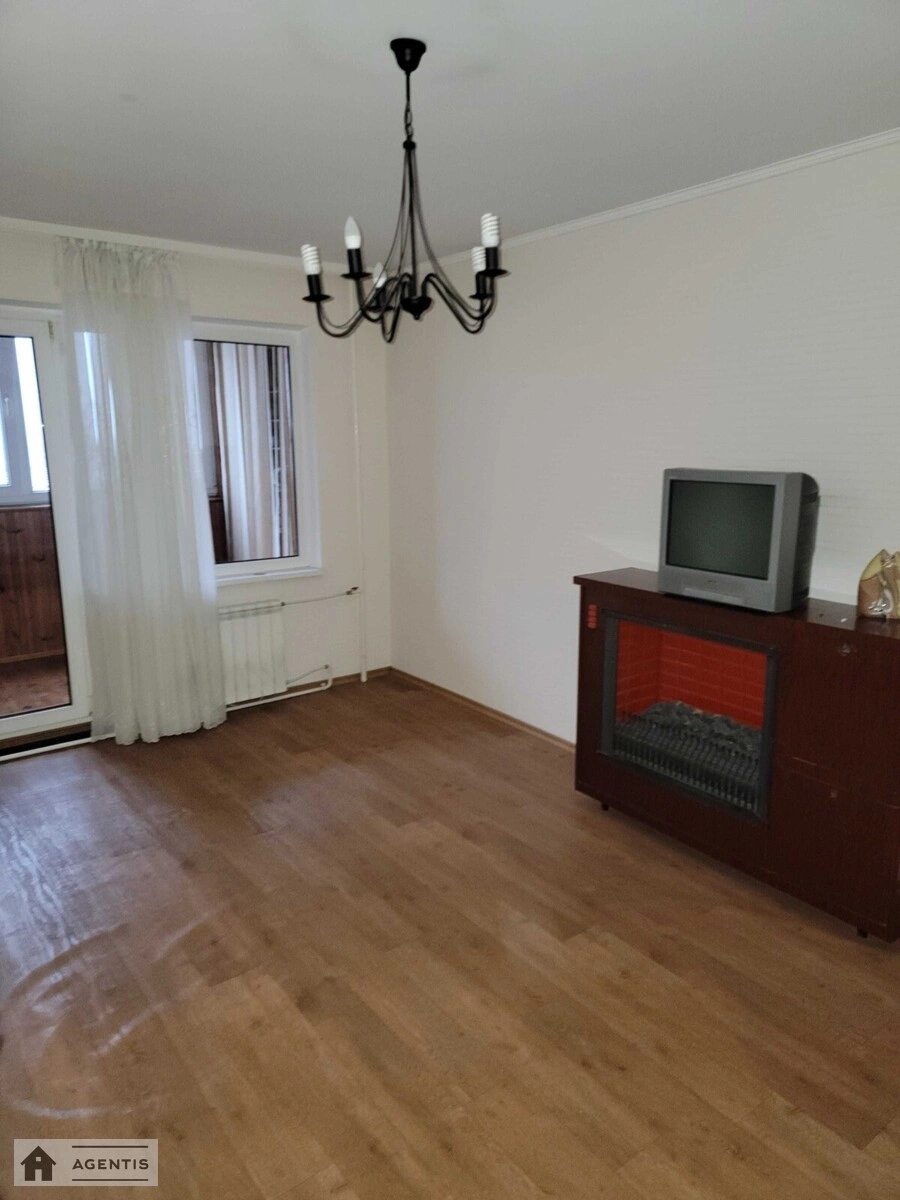 Сдам квартиру. 2 rooms, 56 m², 8th floor/16 floors. 3, Радунская 3, Киев. 