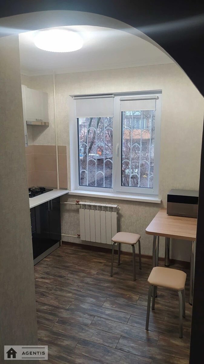 Apartment for rent. 1 room, 34 m², 1st floor/5 floors. 42, Garmatna 42, Kyiv. 