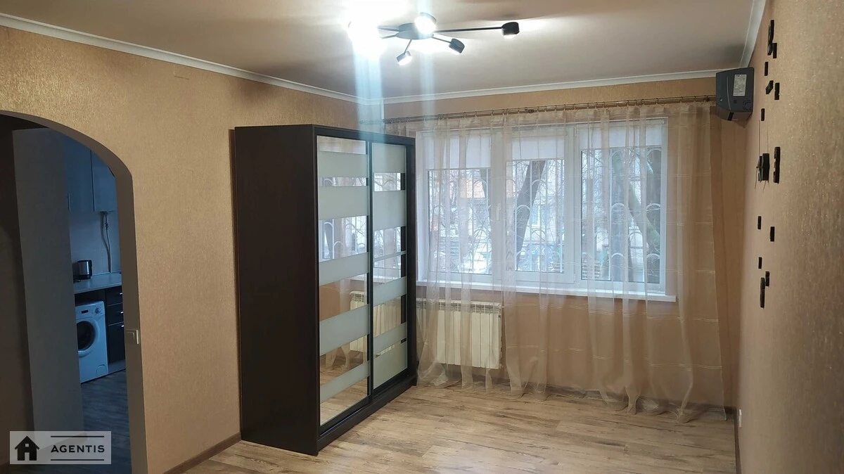 Сдам квартиру. 1 room, 34 m², 1st floor/5 floors. 42, Гарматная 42, Киев. 