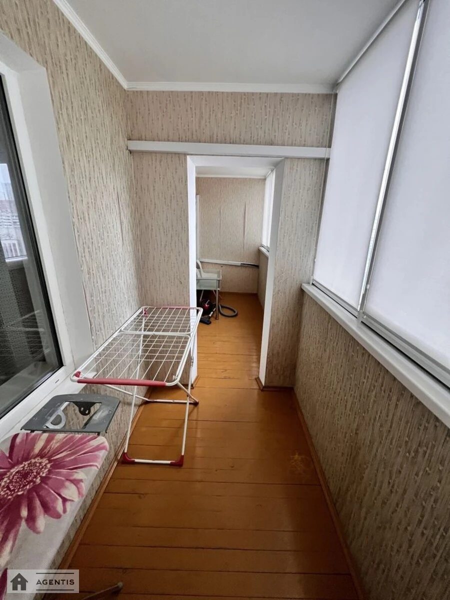 Apartment for rent. 2 rooms, 65 m², 10th floor/16 floors. 3, Urlivska 3, Kyiv. 
