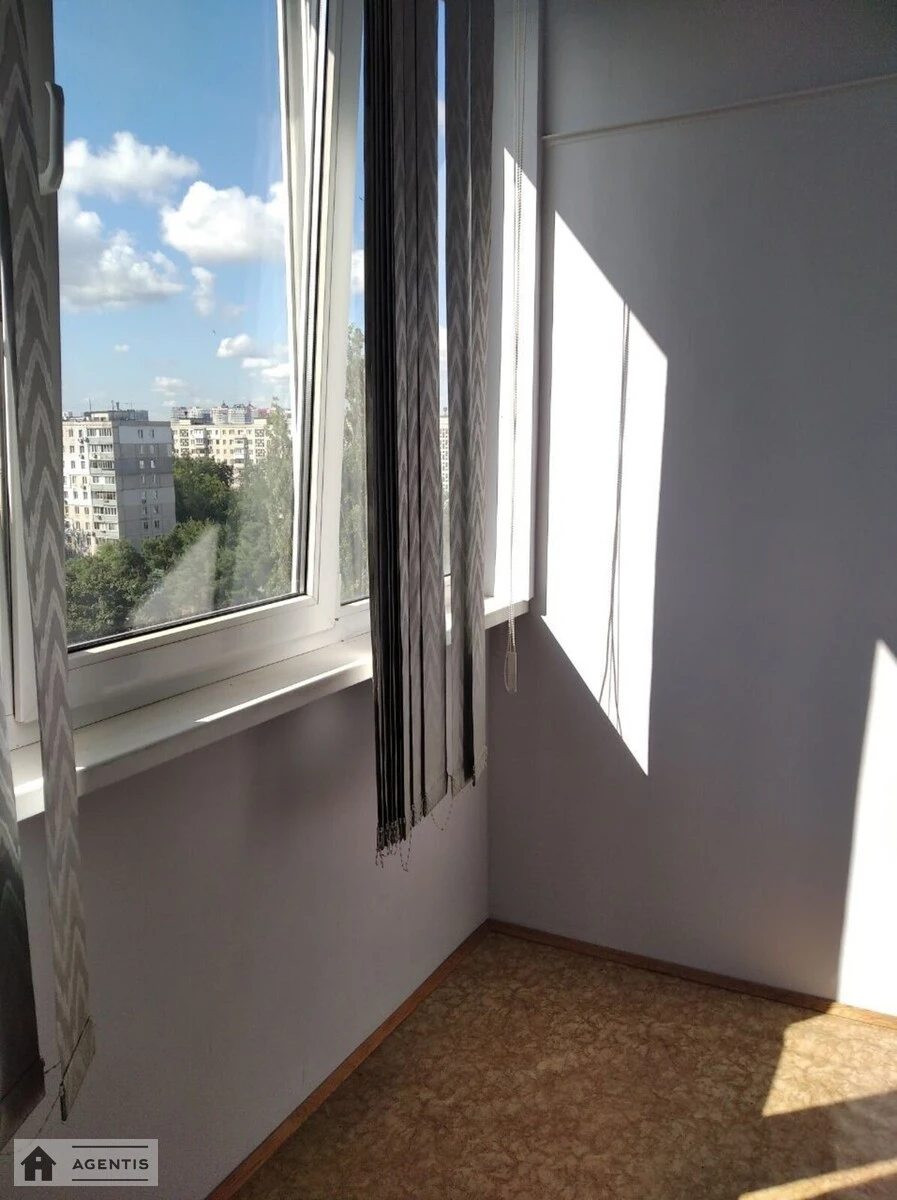 Сдам квартиру. 2 rooms, 42 m², 9th floor/9 floors. Анатолія Соловяненка вул. (Олександра Бойченка), Киев. 
