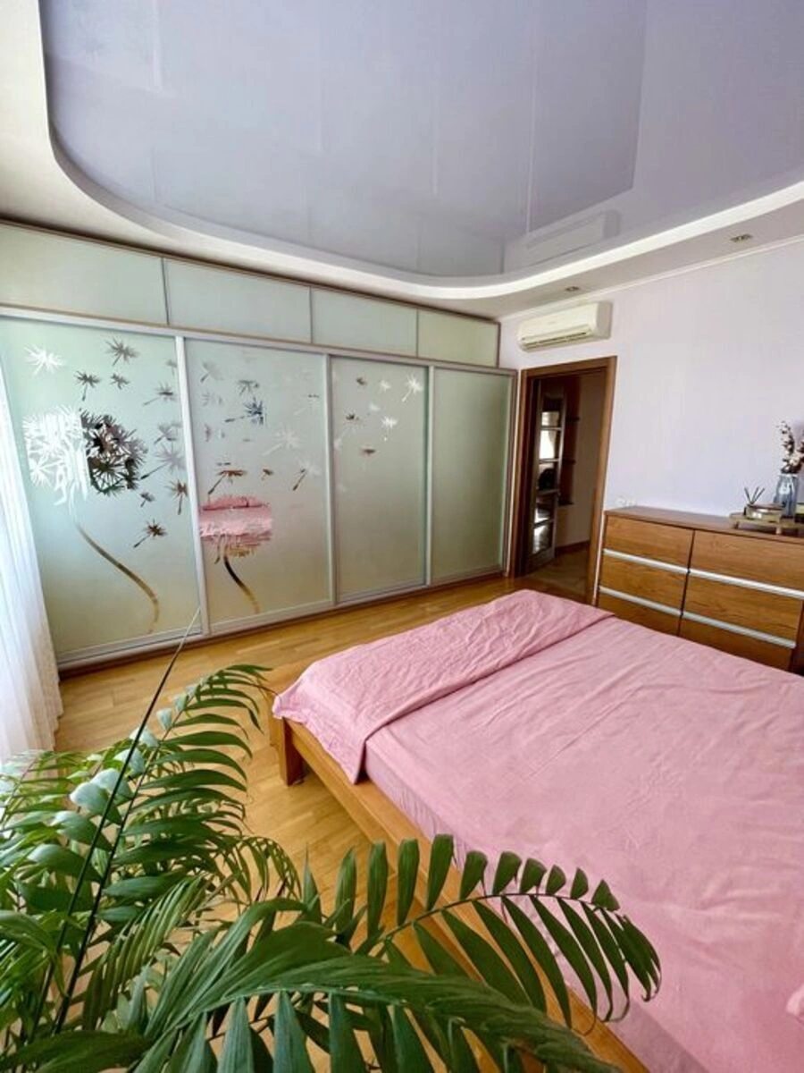 Apartment for rent. 3 rooms, 114 m², 13 floor/23 floors. 19, Dniprovska embankment 19, Kyiv. 
