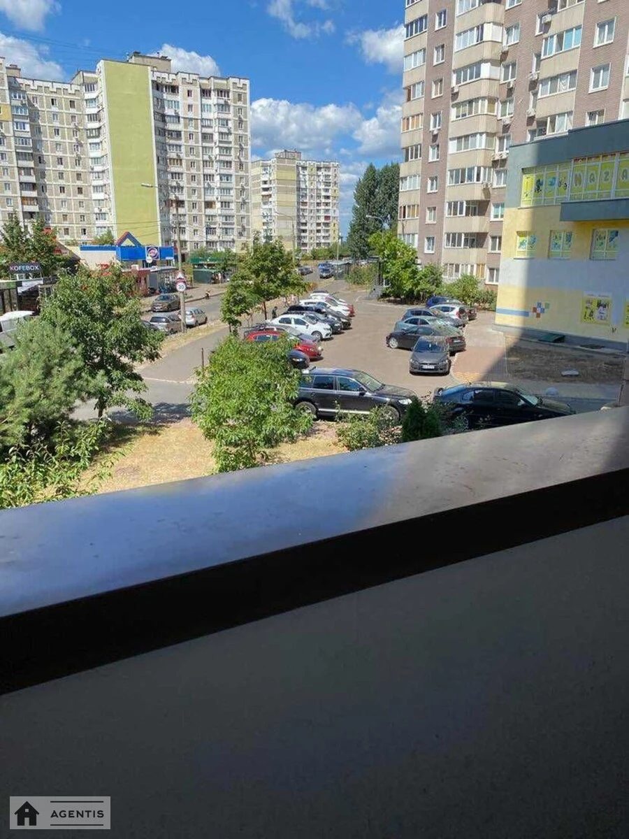Сдам квартиру. 3 rooms, 90 m², 2nd floor/25 floors. Миколи Лаврухіна вул., Киев. 