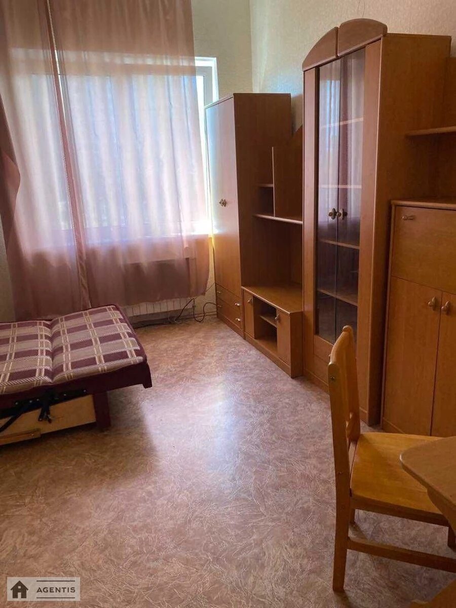Apartment for rent. 3 rooms, 90 m², 2nd floor/25 floors. Mykoly Lavrukhina vul., Kyiv. 